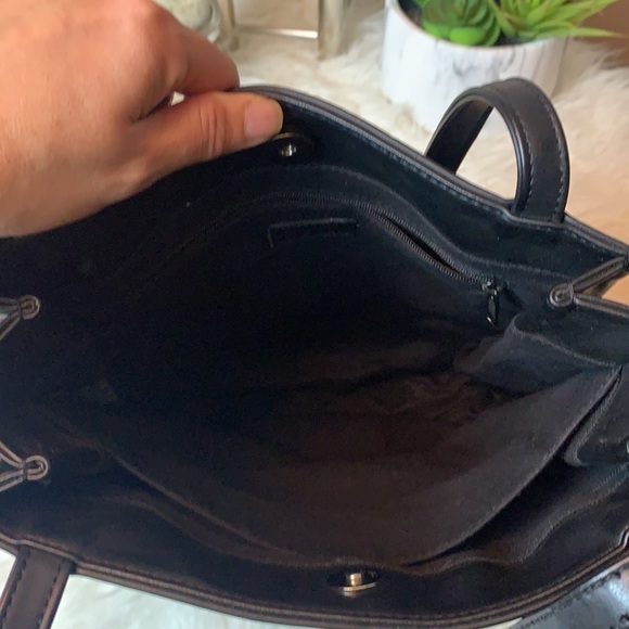 Nine West black leather medium size shoulder/sling bag - Picture 8 of 15